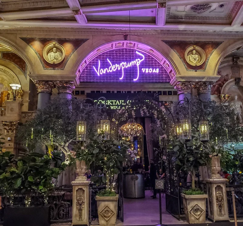 소상공인 지원사업 간판